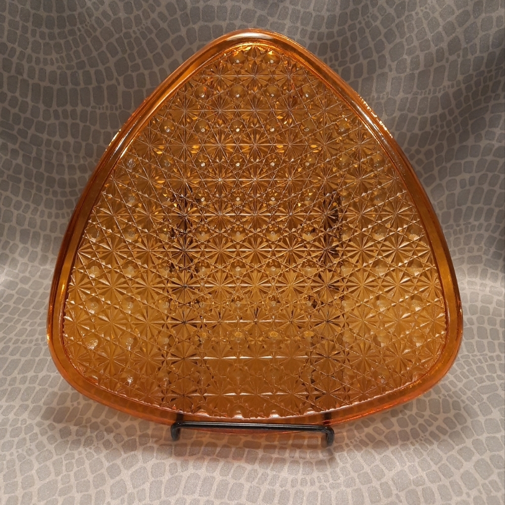Vintage Triangle Amber Anchor Hocking Daisy & Button Snack Plate Set - Picture 4 of 8